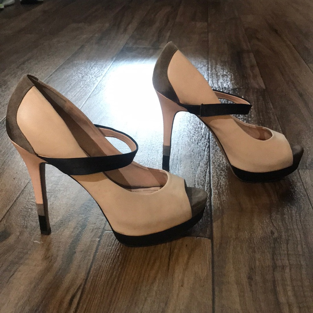 Jessica Simpson Platform Heels - Picture 2 of 7